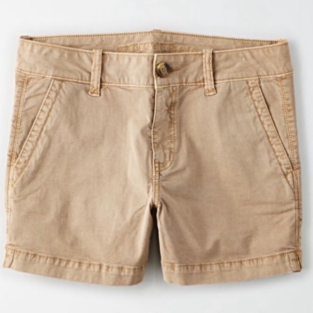 AMERICAN EAGLE mid-rise khaki short. Stretchy